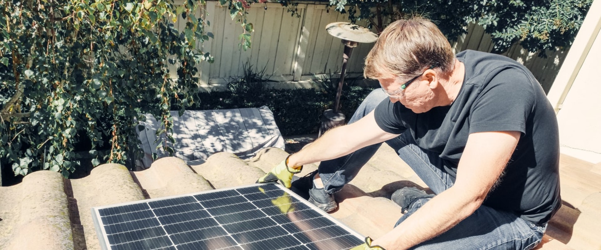 Is het de moeite waard om een batterij met zonnepanelen te kopen?